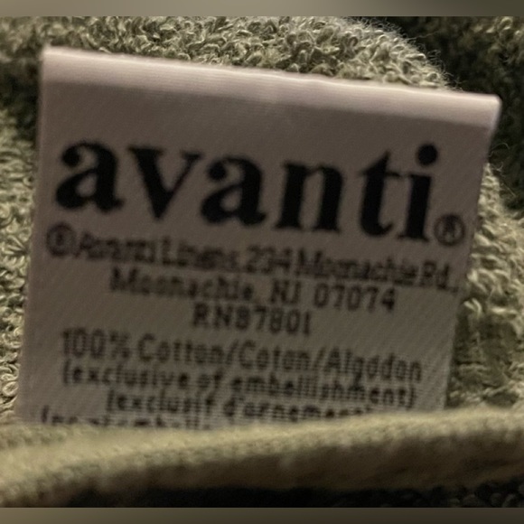 Two sets of Avanti bath towels. - Picture 2 of 2